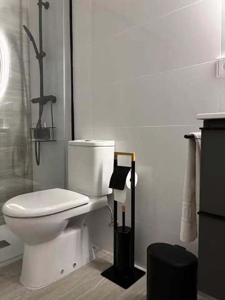 Bathroom of Flat for rent in Leganés  with Air Conditioner, Furnished and Internet