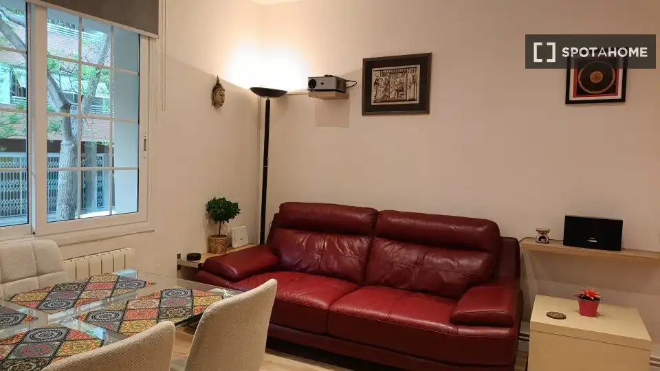 Sala de estar de Piso de alquiler en  Barcelona Capital con Aire acondicionado, Calefacción y Amueblado
