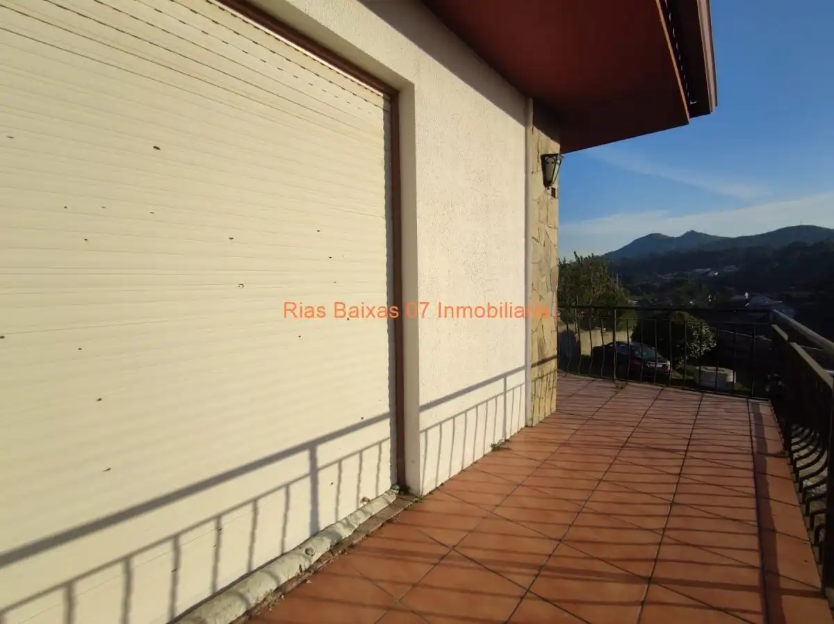 Vista exterior de Casa o chalet en venta en Vigo  con Calefacción, Jardín privado y Parquet