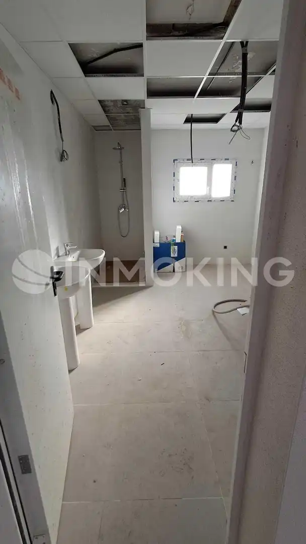 Badezimmer von Fabrikhallen zur Miete in Xirivella