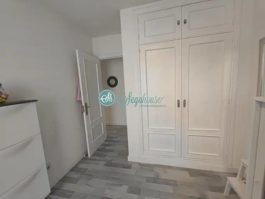Piso en venta en Torrecaballeros con Calefacción, Terraza y Amueblado