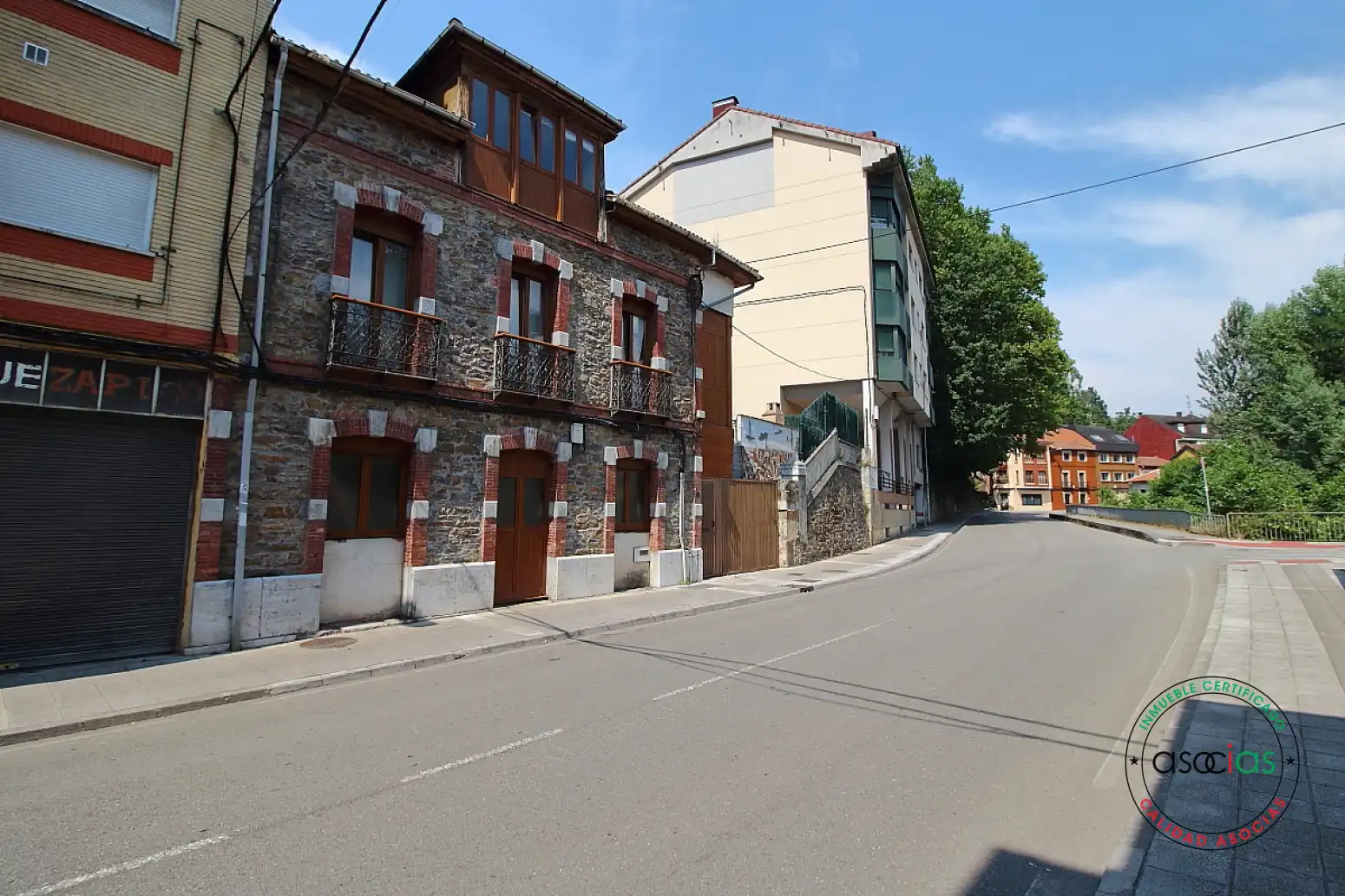 Vista exterior de Casa adosada en venda en Mieres (Asturias) amb Calefacció i Terrassa