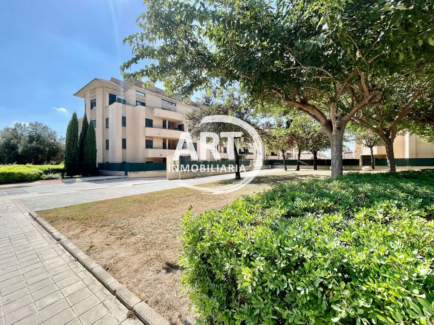 Exterior view of Flat for sale in La Pobla de Vallbona  with Air Conditioner, Heating and Terrace