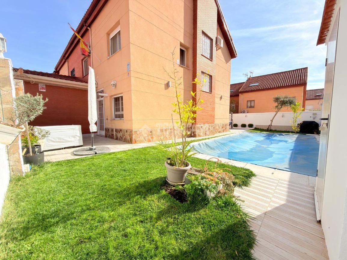 Garden of Single-family semi-detached for sale in Seseña  with Air Conditioner and Swimming Pool