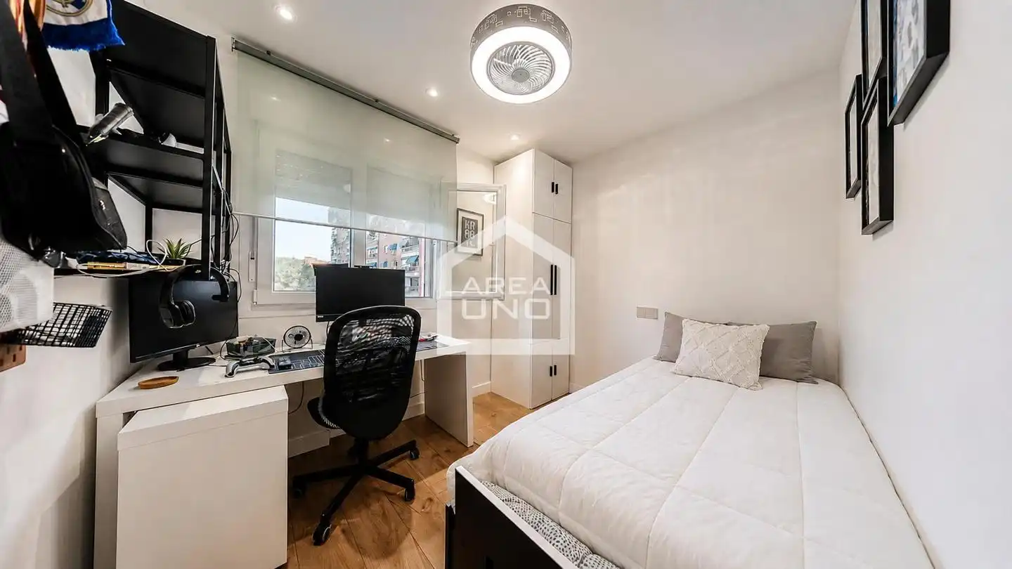 Bedroom of Flat for sale in Alcorcón  with Air Conditioner, Heating and Swimming Pool