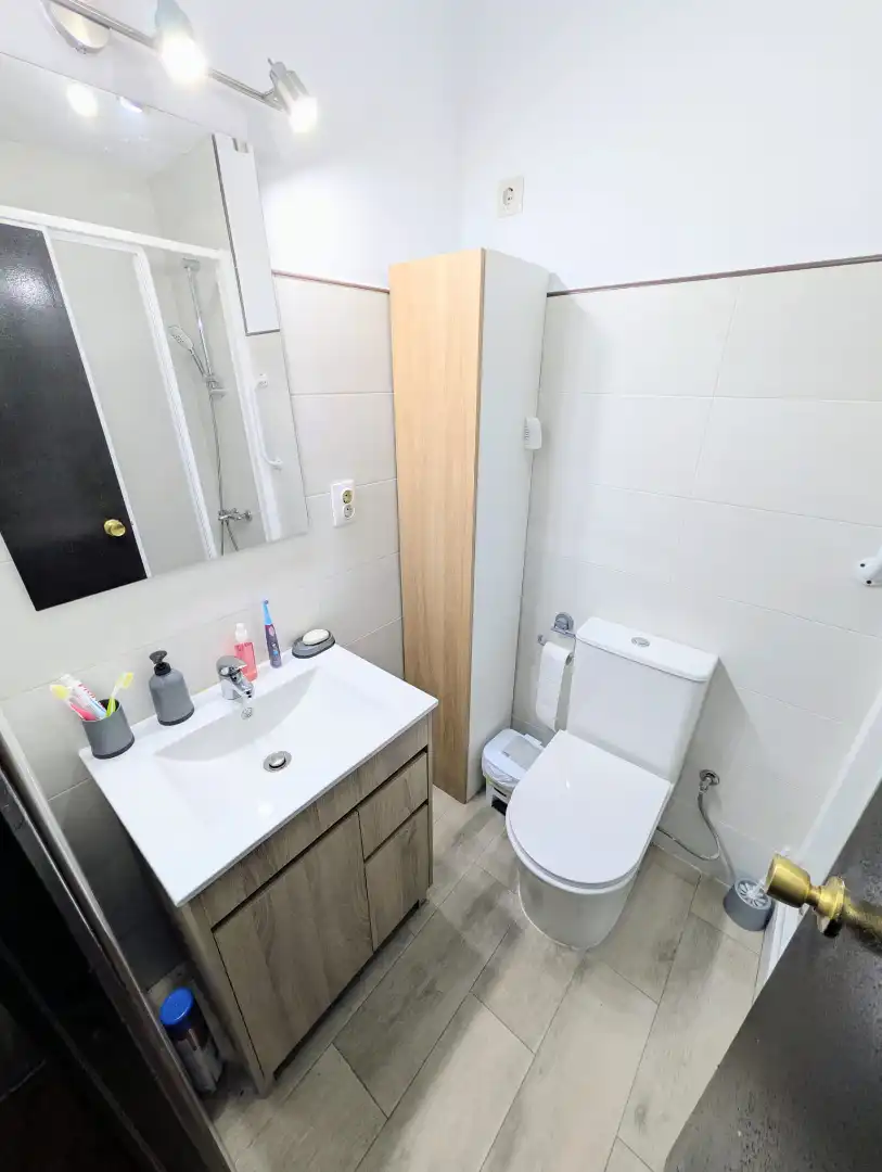 Bathroom of Flat for sale in Sevilla  with Air Conditioner