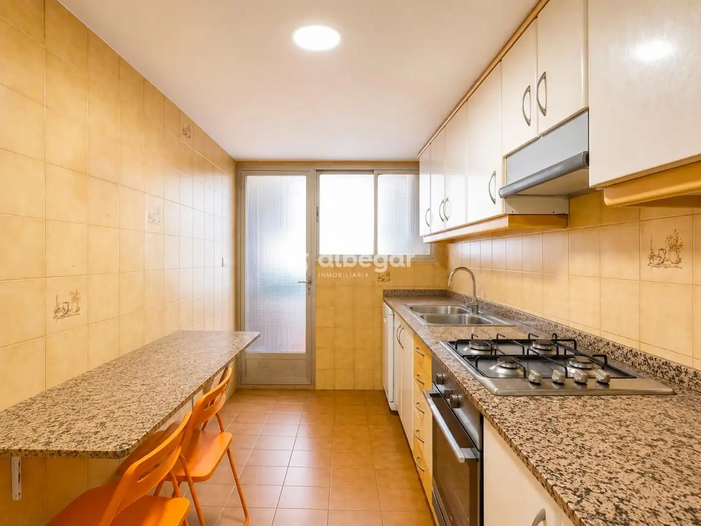 Cocina de Piso en venta en Valencia con Terraza, Horno y Balcón
