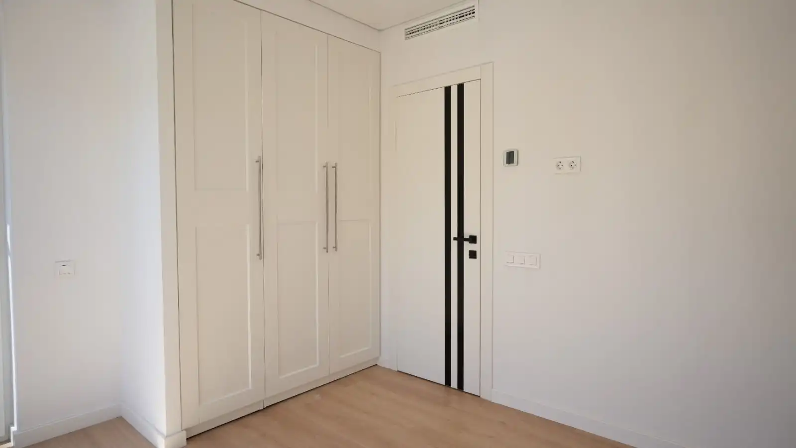 Dormitori de Casa o xalet en venda en La Nucia amb Aire condicionat, Jardí privat i Terrassa