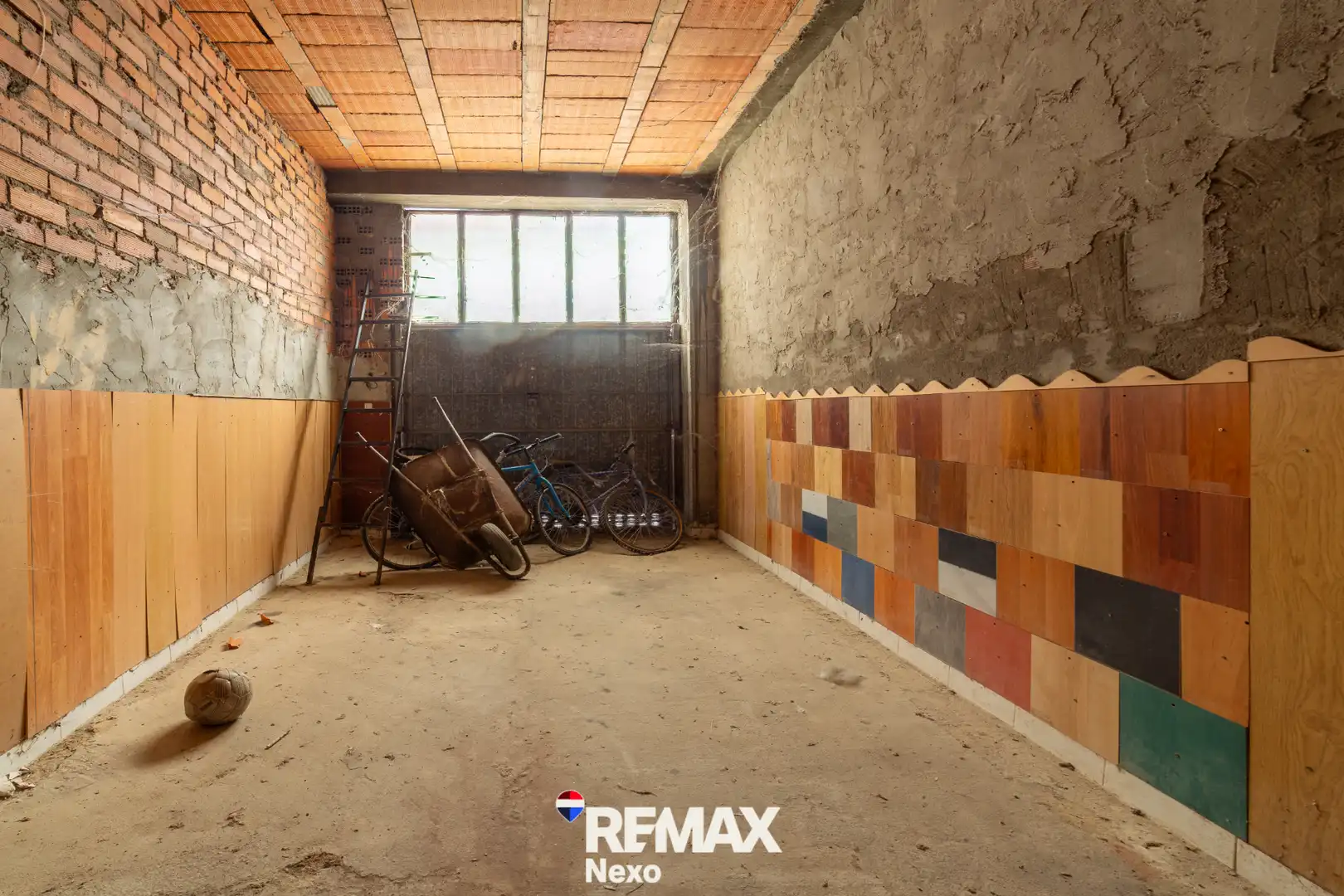 Casa adosada en venta en Benavente con Jardín privado, Parquet y Trastero