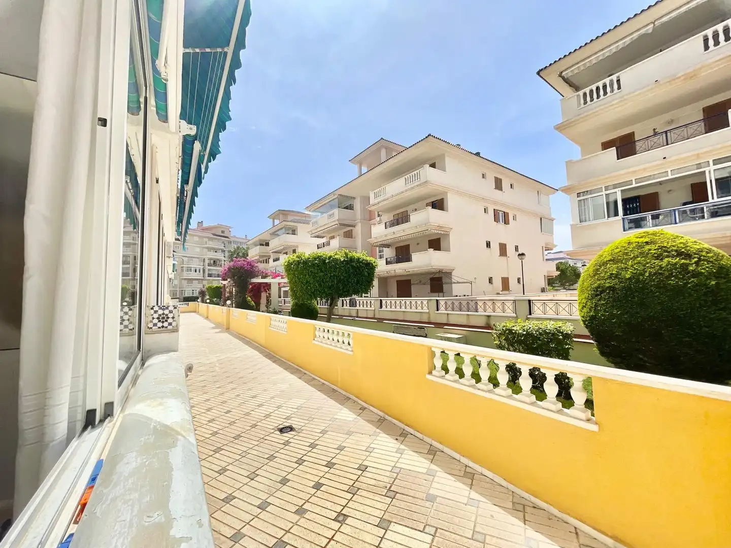 Außenansicht von Wohnung zur Miete in Torrevieja mit Klimaanlage, Heizung und Schwimmbad