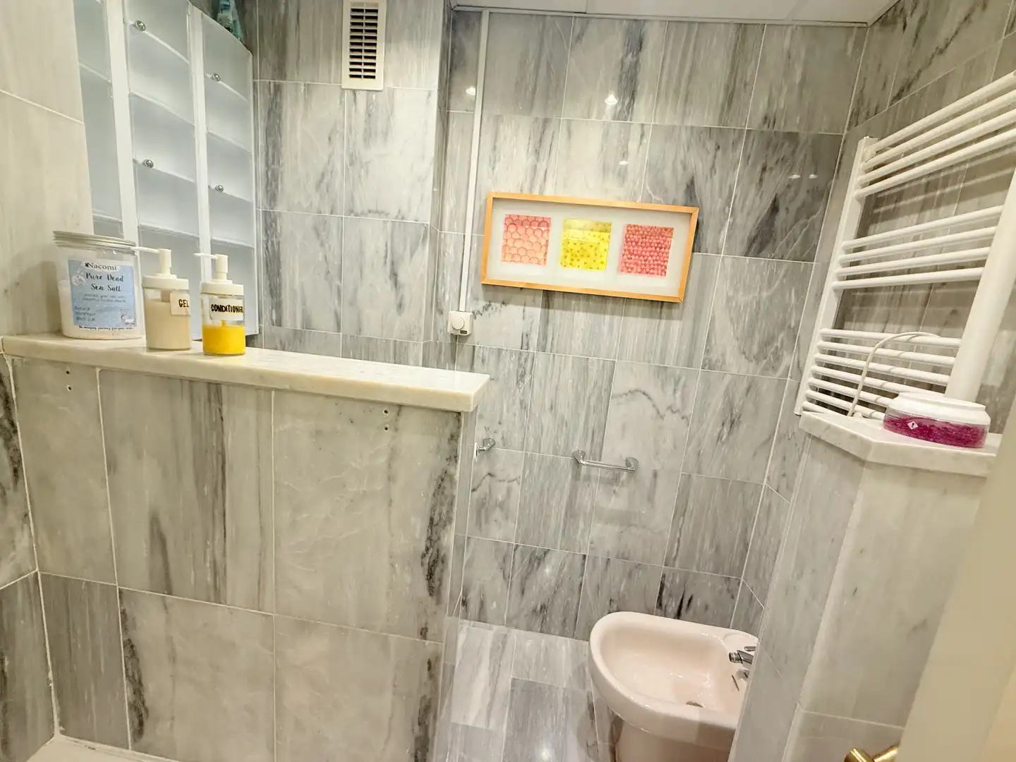 Baño de Apartamento de alquiler en Marbella con Piscina y Piscina comunitaria