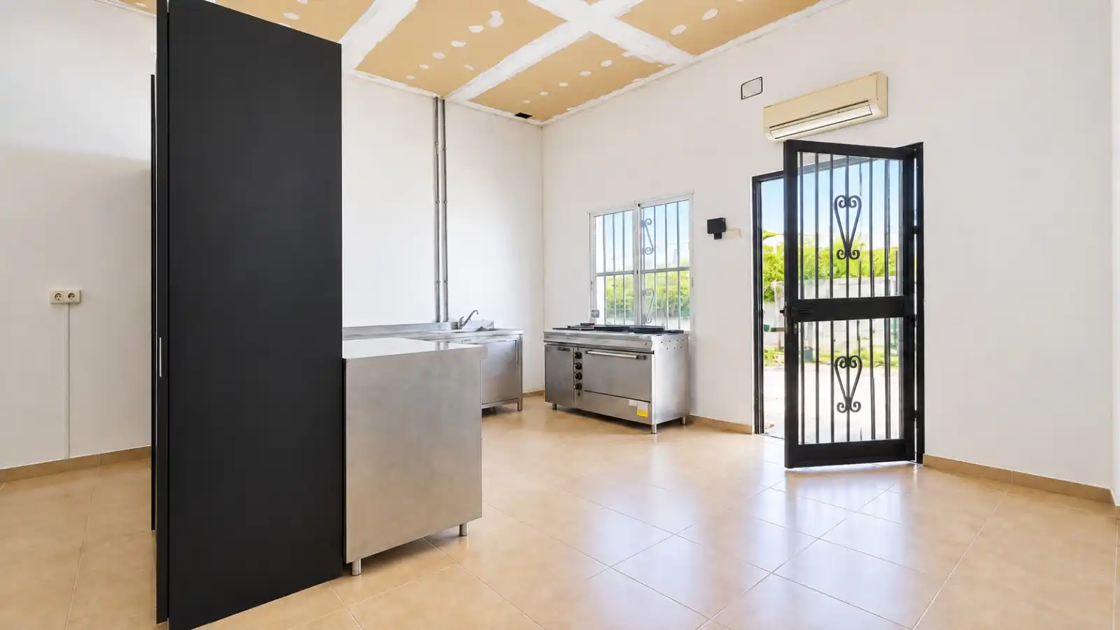 Cuina de Local en venda en Valencia amb Terrassa