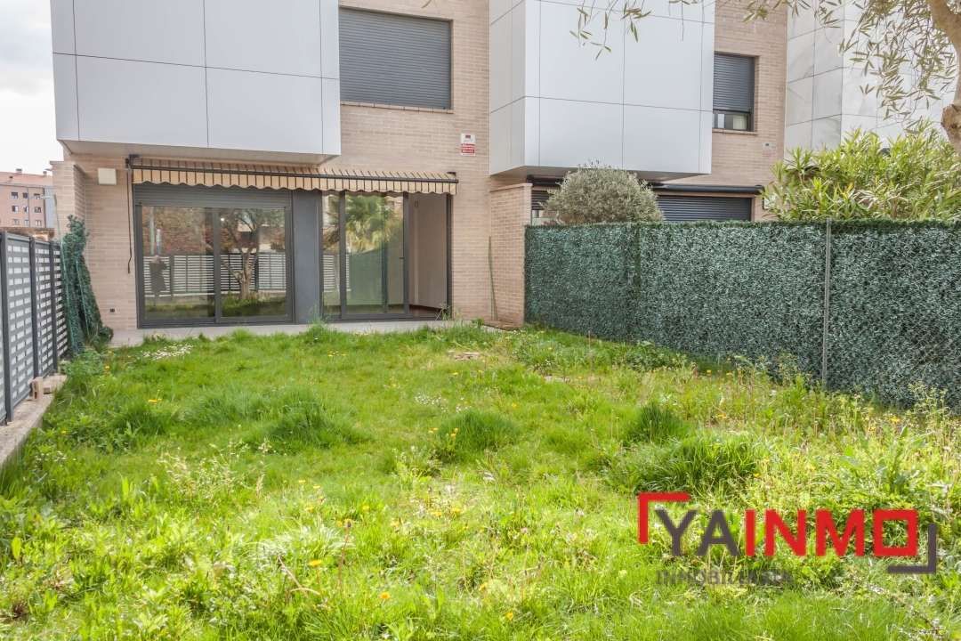 Jardí de Casa adosada en venda en Vitoria - Gasteiz amb Calefacció, Jardí privat i Terrassa