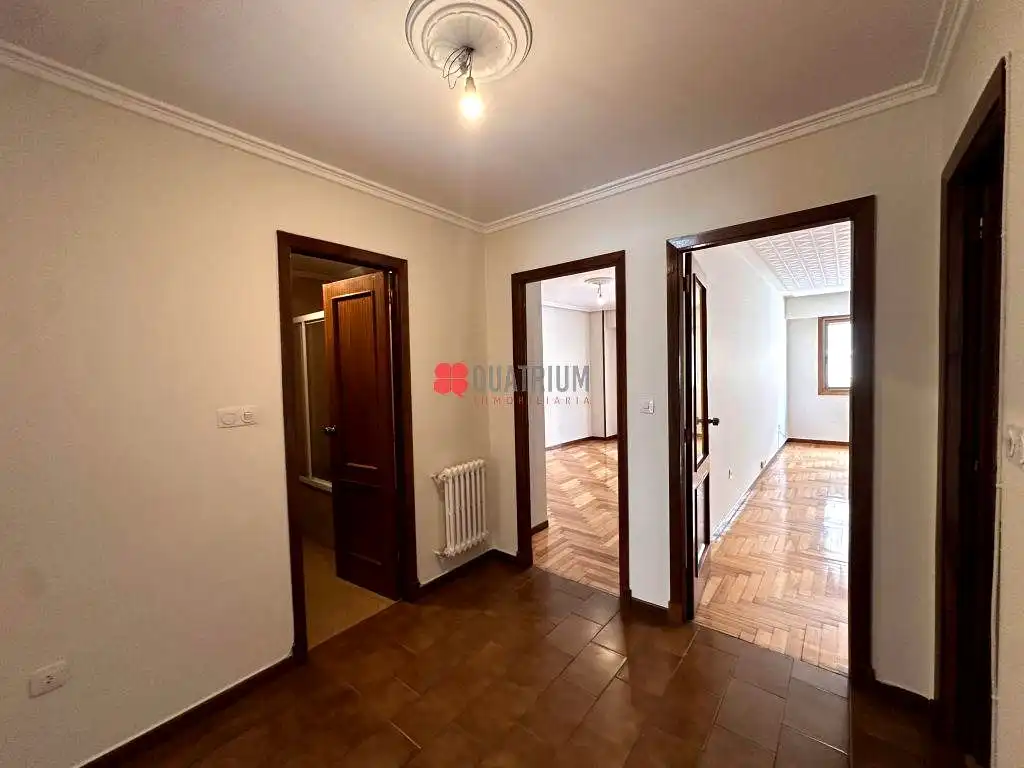 Habitación de Piso en venta en Ourense Capital  con Calefacción, Terraza y Trastero