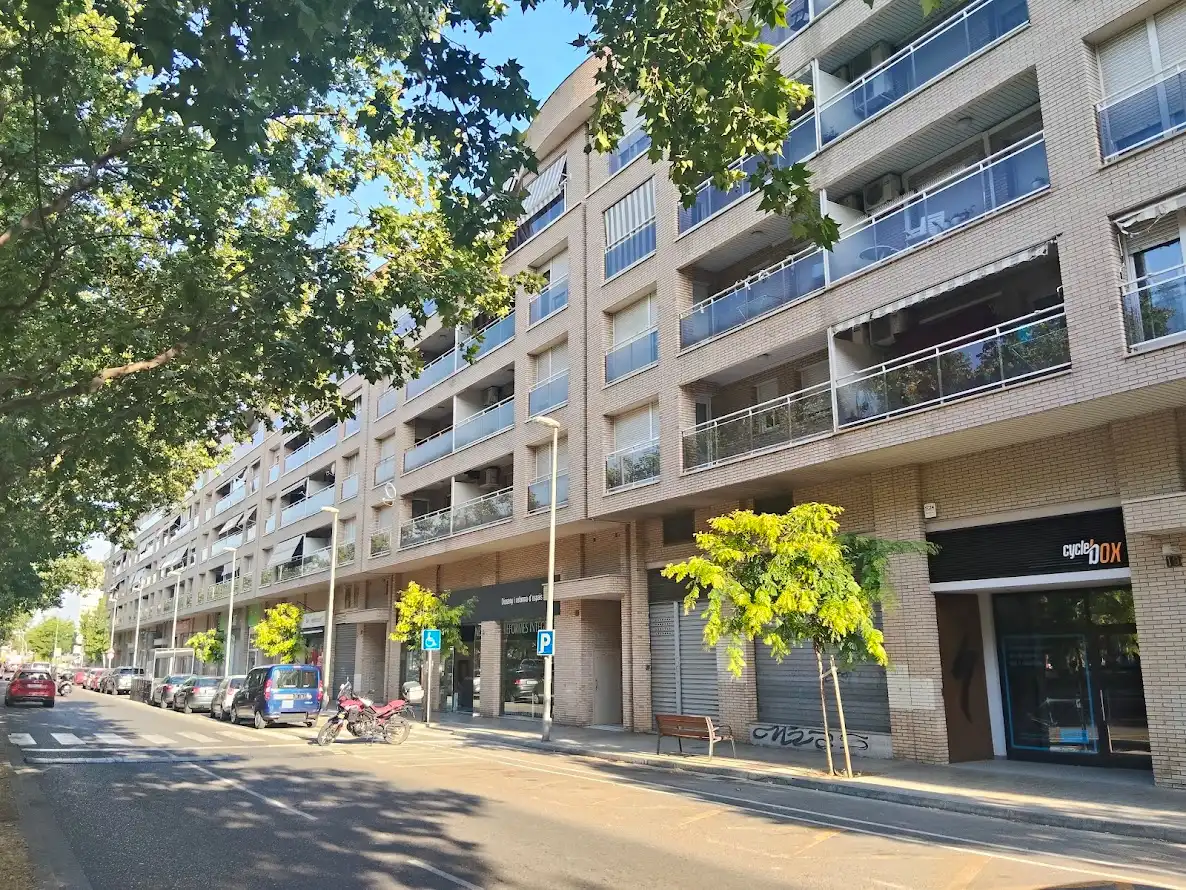 Außenansicht von Wohnung zum Verkauf in Lleida mit Klimaanlage, Heizung und Möbliert