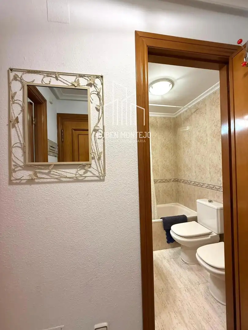 Bany de Apartament de lloguer en Salamanca amb Calefacció, Terrassa i Moblat