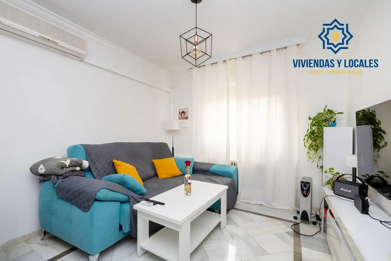 Sala de estar de Piso en venta en La Zubia con Calefacción y Balcón