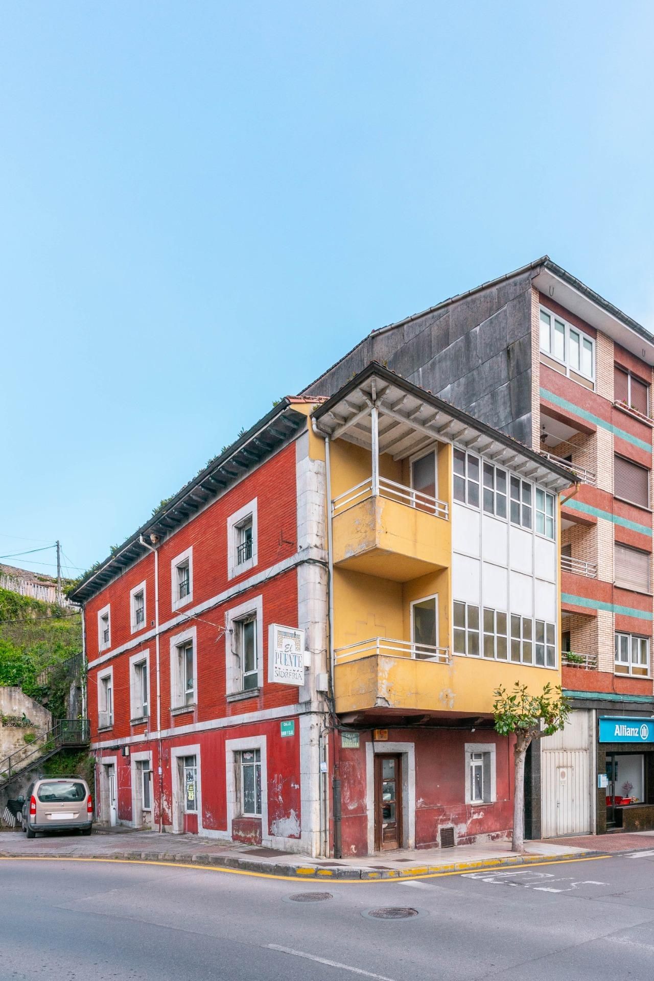 Vista exterior de Edifici en venda en Piloña