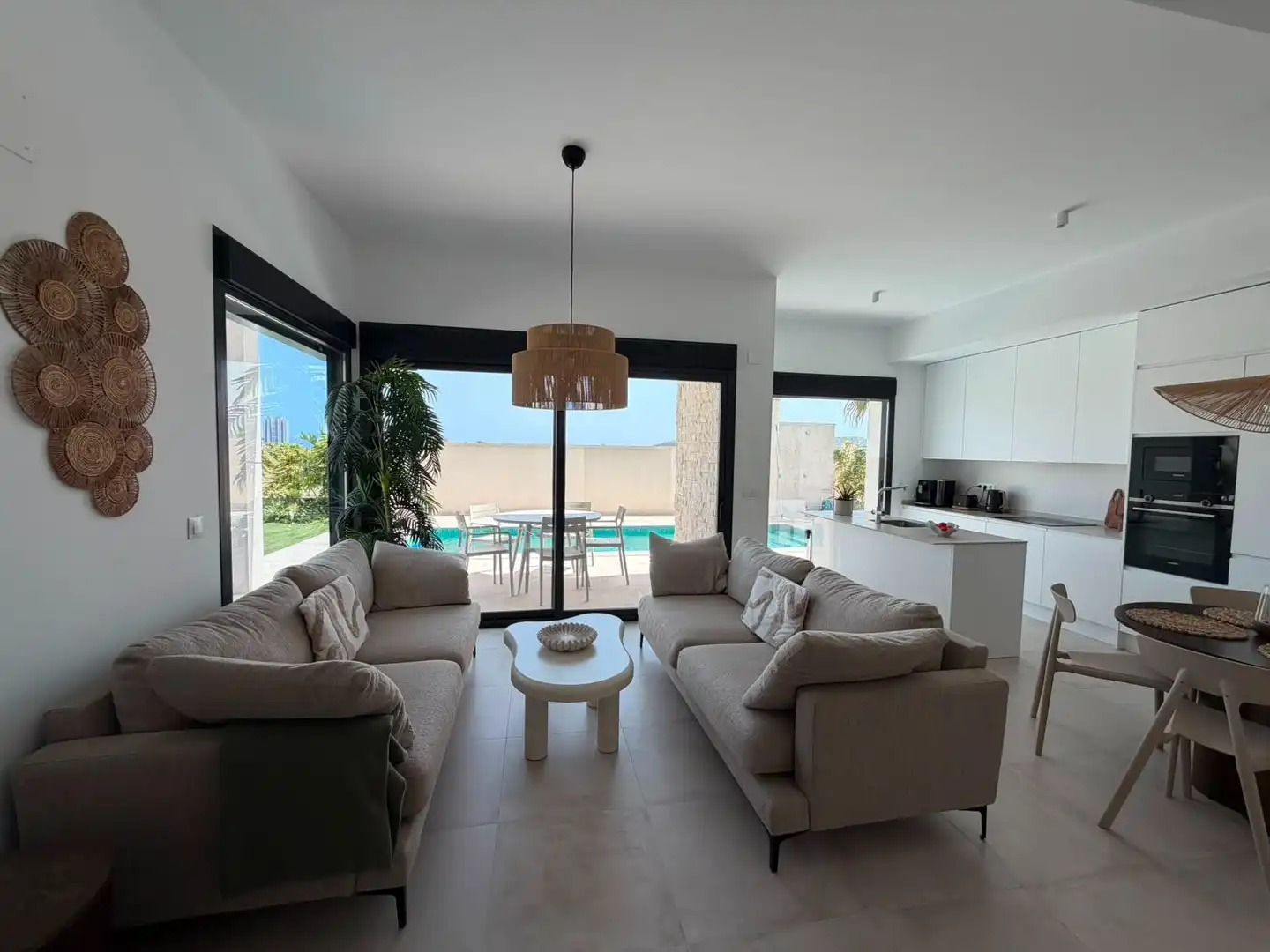 Sala d'estar de Casa o xalet de lloguer en Finestrat amb Aire condicionat, Jardí privat i Terrassa