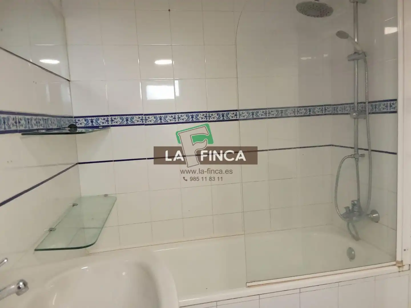 Baño de Casa o chalet en venta en Noreña con Calefacción, Terraza y Trastero