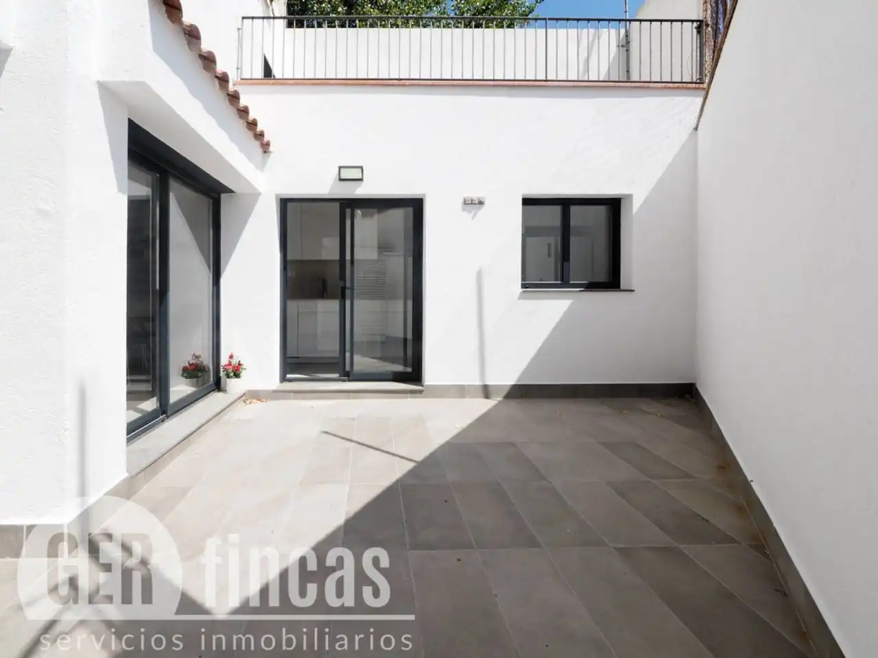 Flat for rent in Calle Josep Llimona, Poble Nou
