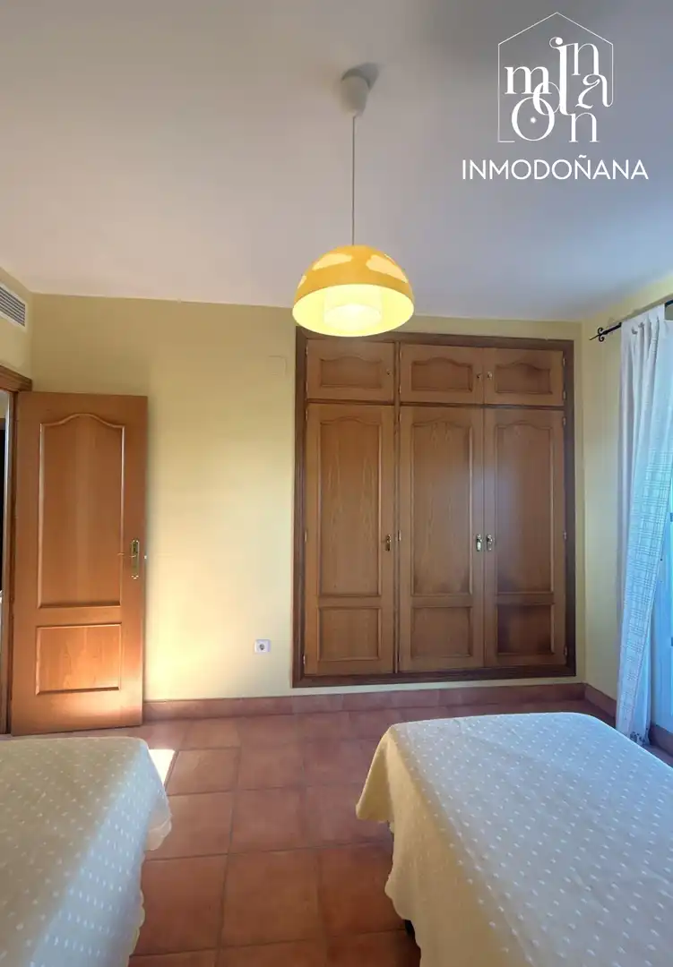 Schlafzimmer von Einfamilien-Reihenhaus zum Verkauf in Almonte mit Klimaanlage, Heizung und Terrasse
