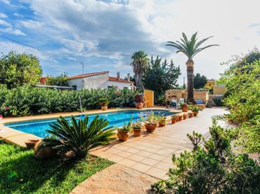 Chalet con piscina en venta en Ondara