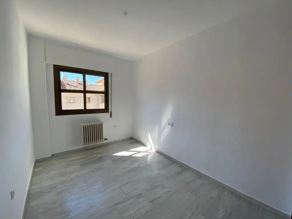 Bedroom of Flat for rent in Granada  with Heating, Private garden and Community pool