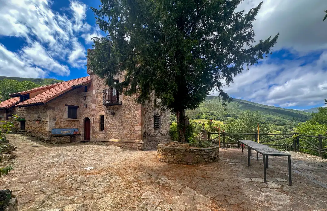 Chalet con jardín en venta en Barrio San Vicente del Monte, imagen 2