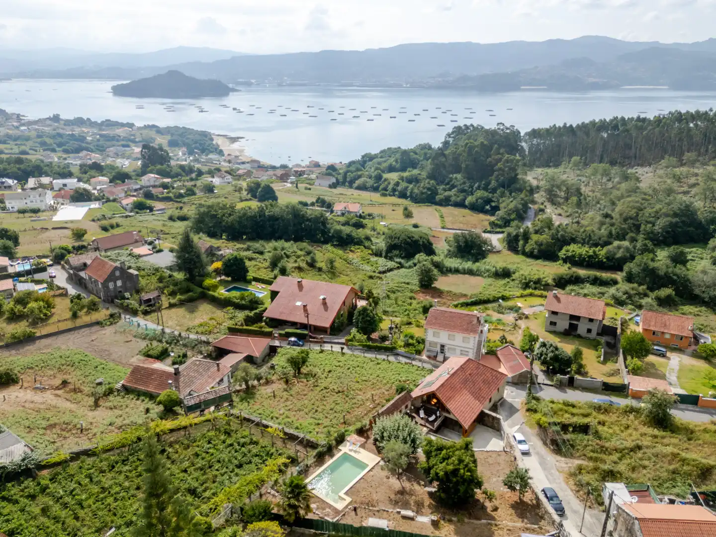 Country homes for sale in Poio  with Swimming Pool and Furnished