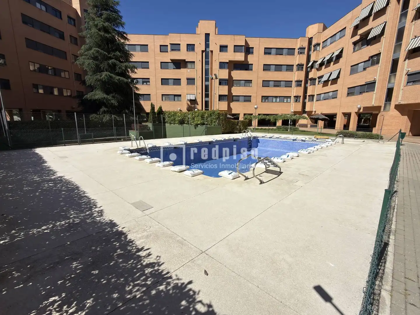 Piscina de Pis en venda en Madrid amb Aire condicionat, Calefacció i Jardí privat