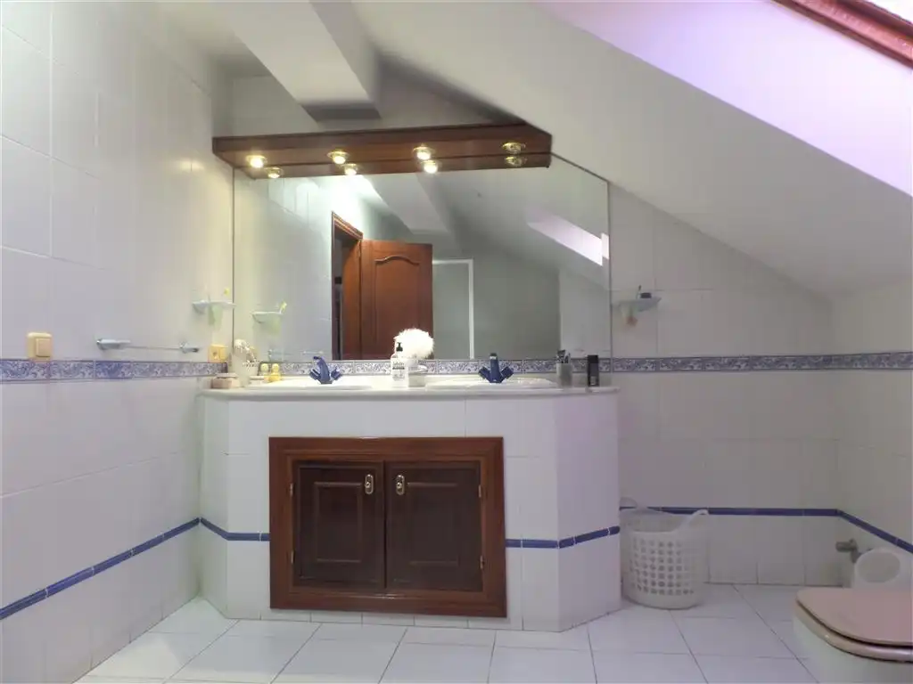 Badezimmer von Maisonette zum Verkauf in Fuengirola mit Klimaanlage, Terrasse und Gemeinschaftspool