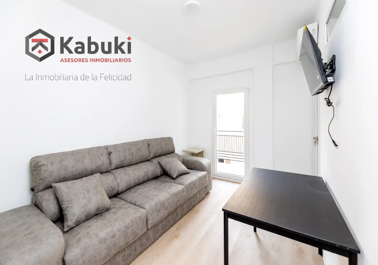 Schlafzimmer von Wohnung zur Miete in Granada mit Möbliert und Balkon