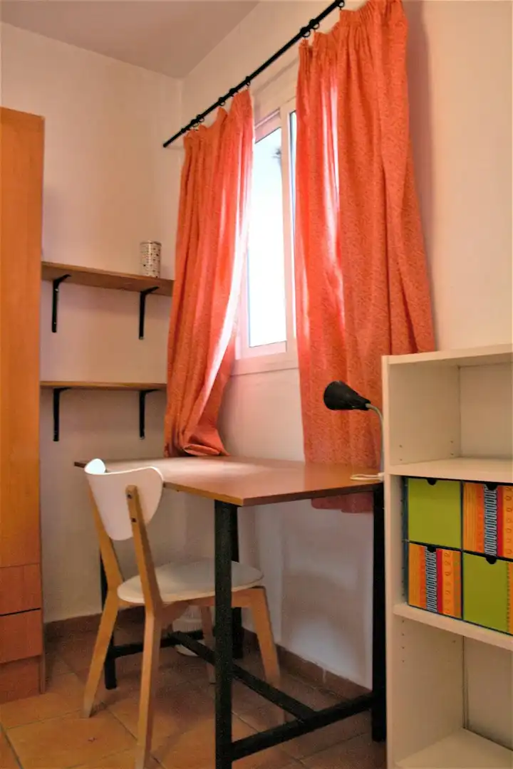 Bedroom of Flat for share in Sevilla  with Furnished, Washing machine and TV