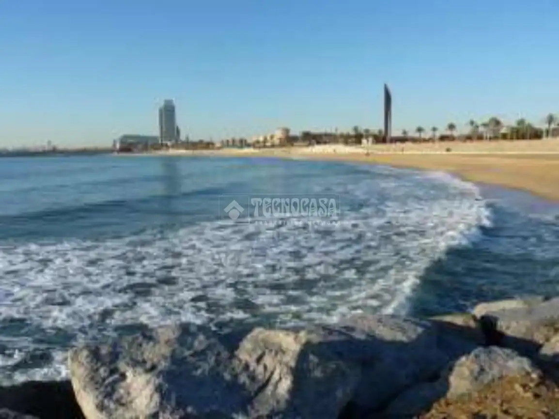 Vista exterior de Piso en venta en Barcelona