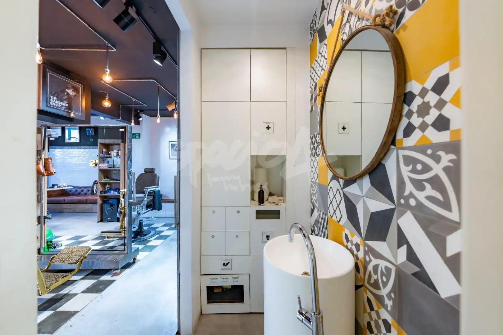 Badezimmer von Geschaftsraum zur Miete in Madrid mit Möbliert
