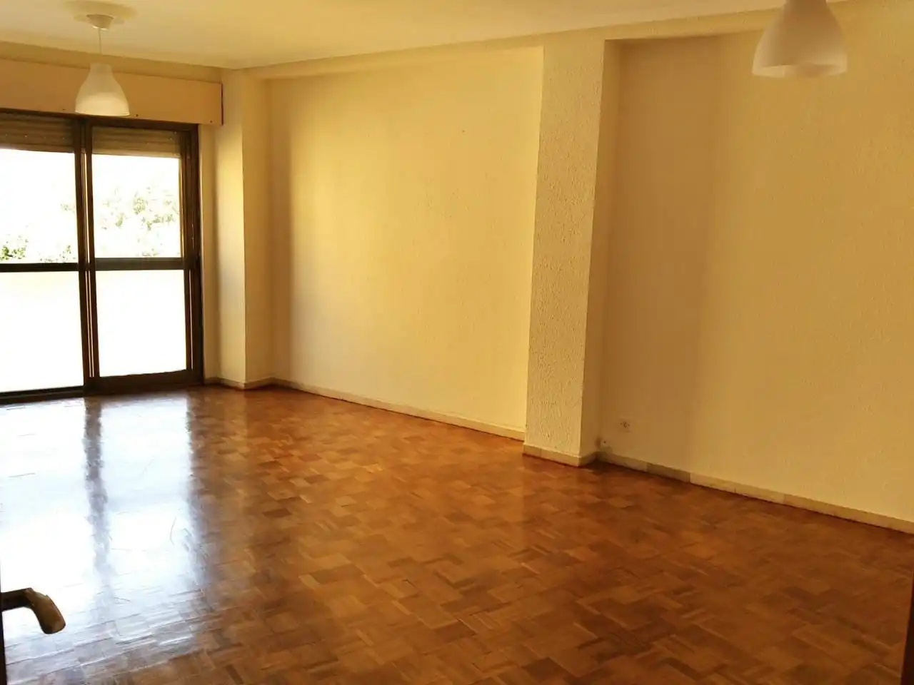 Sala d'estar de Pis en venda en León Capital  amb Calefacció, Parquet i Traster