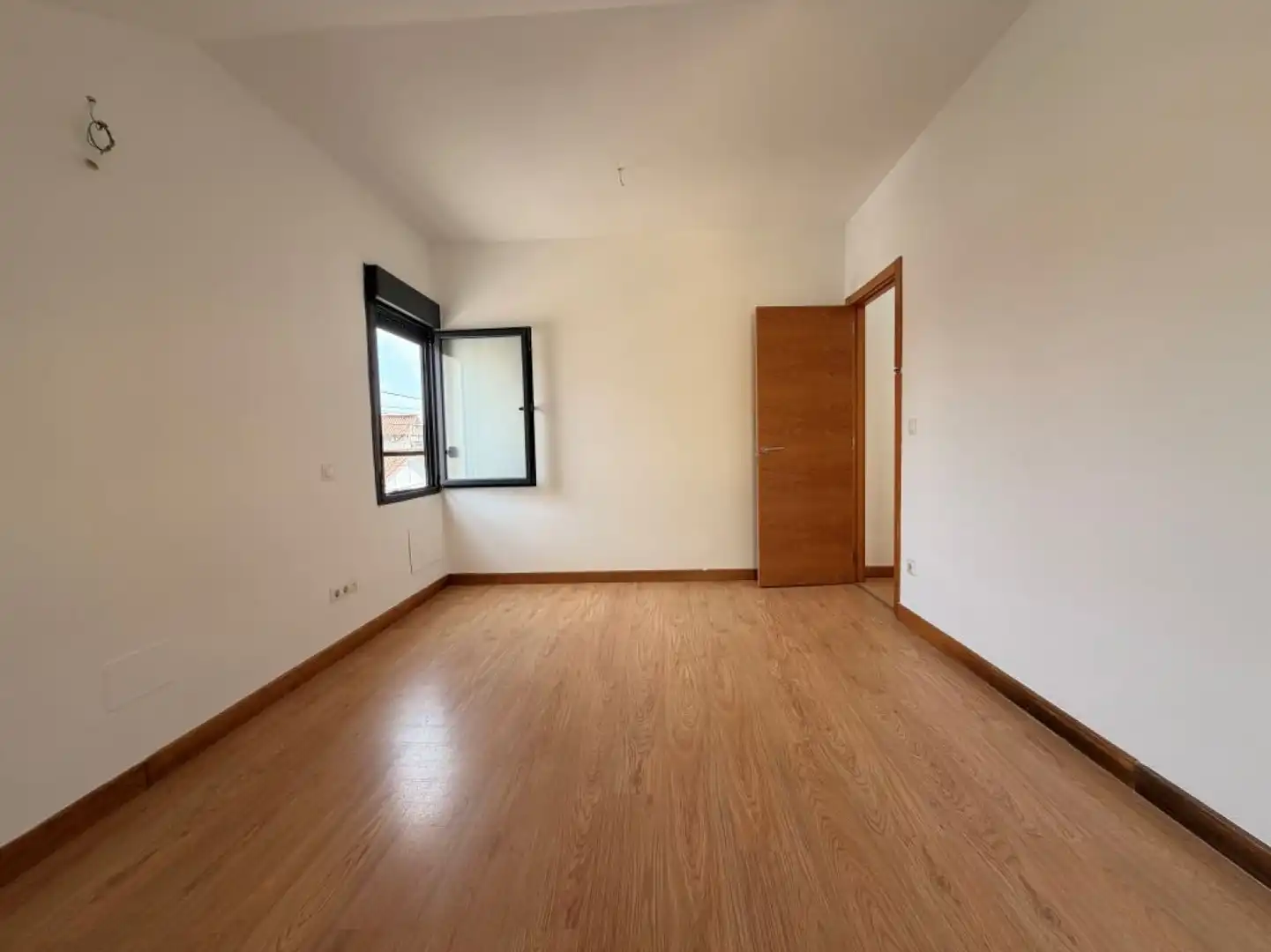 Habitación de Casa o chalet en venta en Torrelavega  con Calefacción, Jardín privado y Parquet
