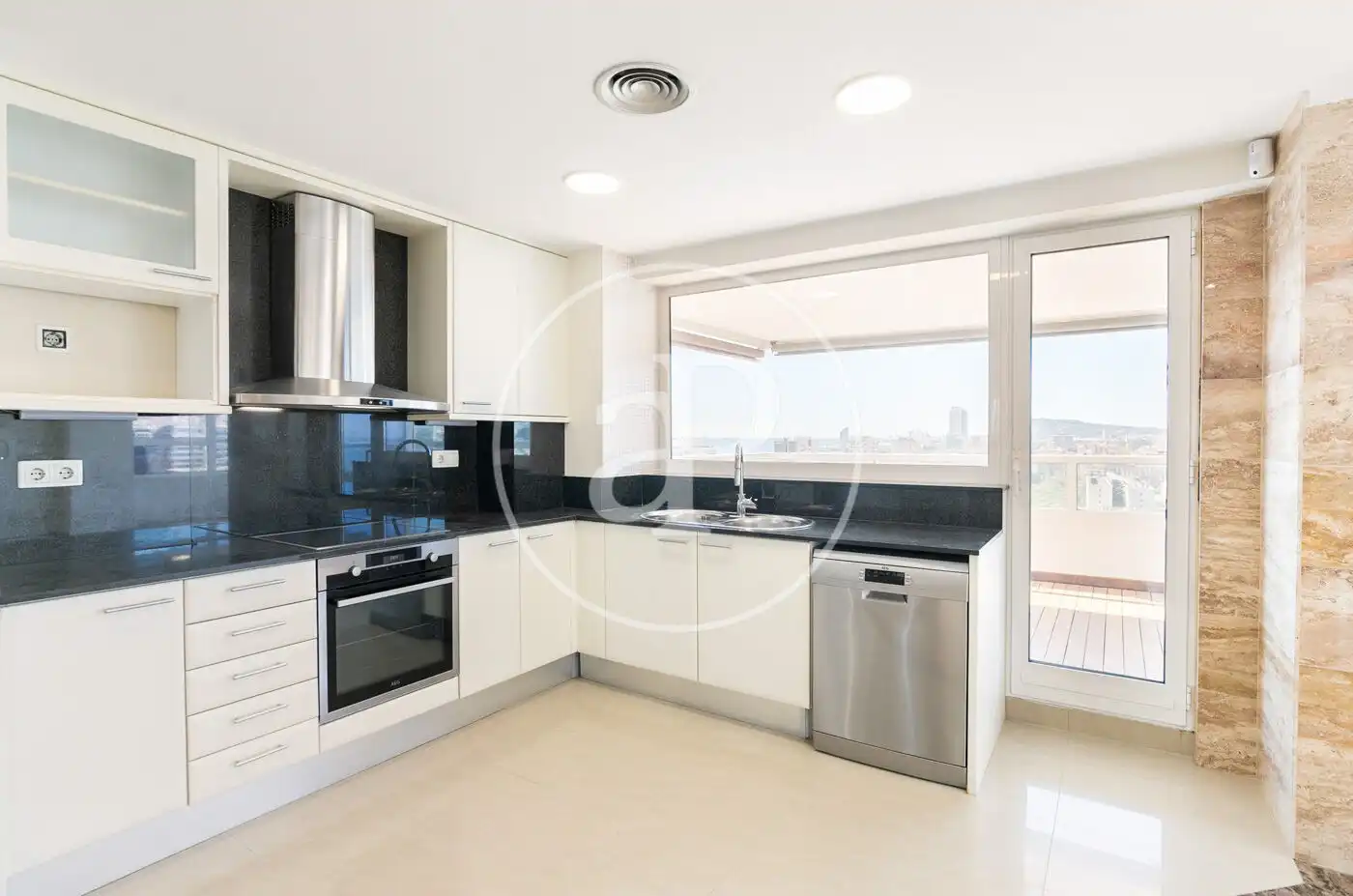 Cocina de Piso en venta en Barcelona con Aire acondicionado, Calefacción y Jardín privado