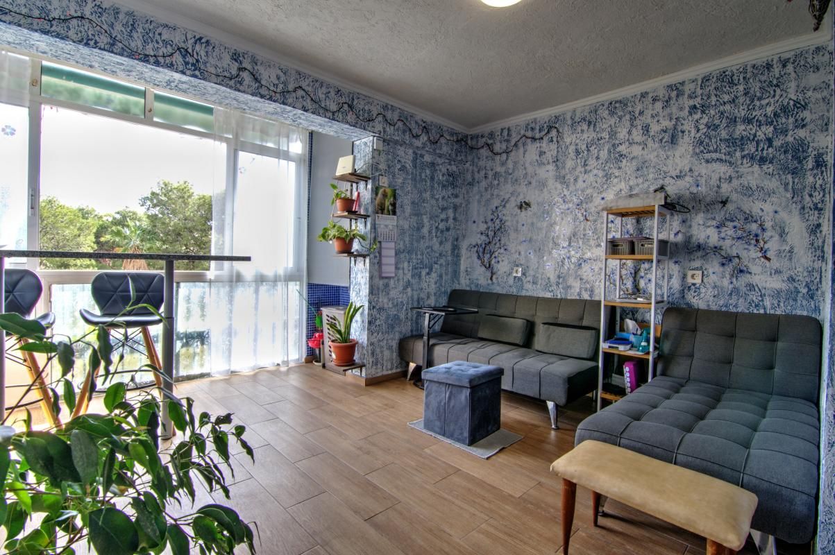 Sala de estar de Piso en venta en Alicante / Alacant con Calefacción y Amueblado