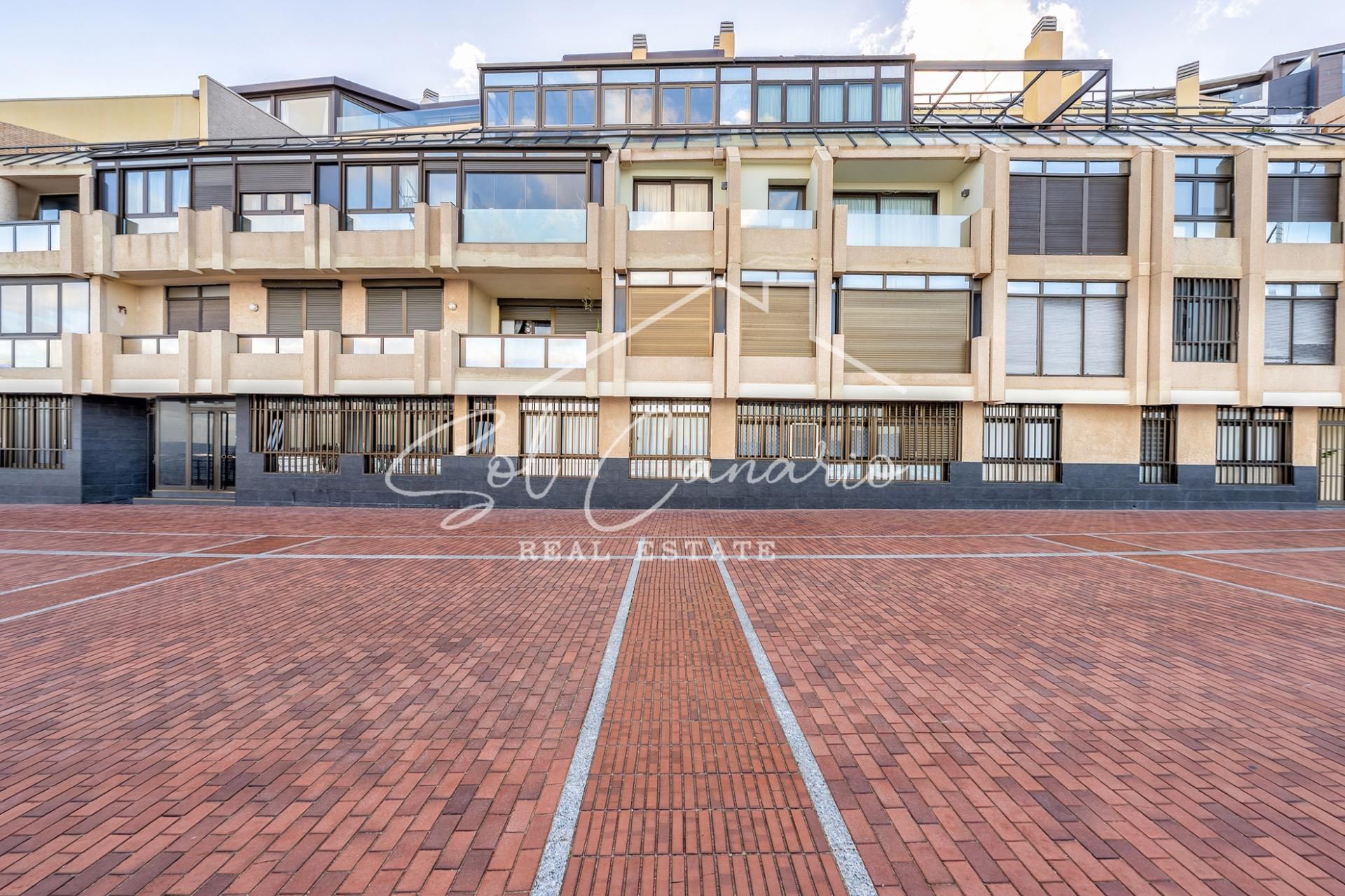 Vista exterior de Pis en venda en Las Palmas de Gran Canaria amb Alarma