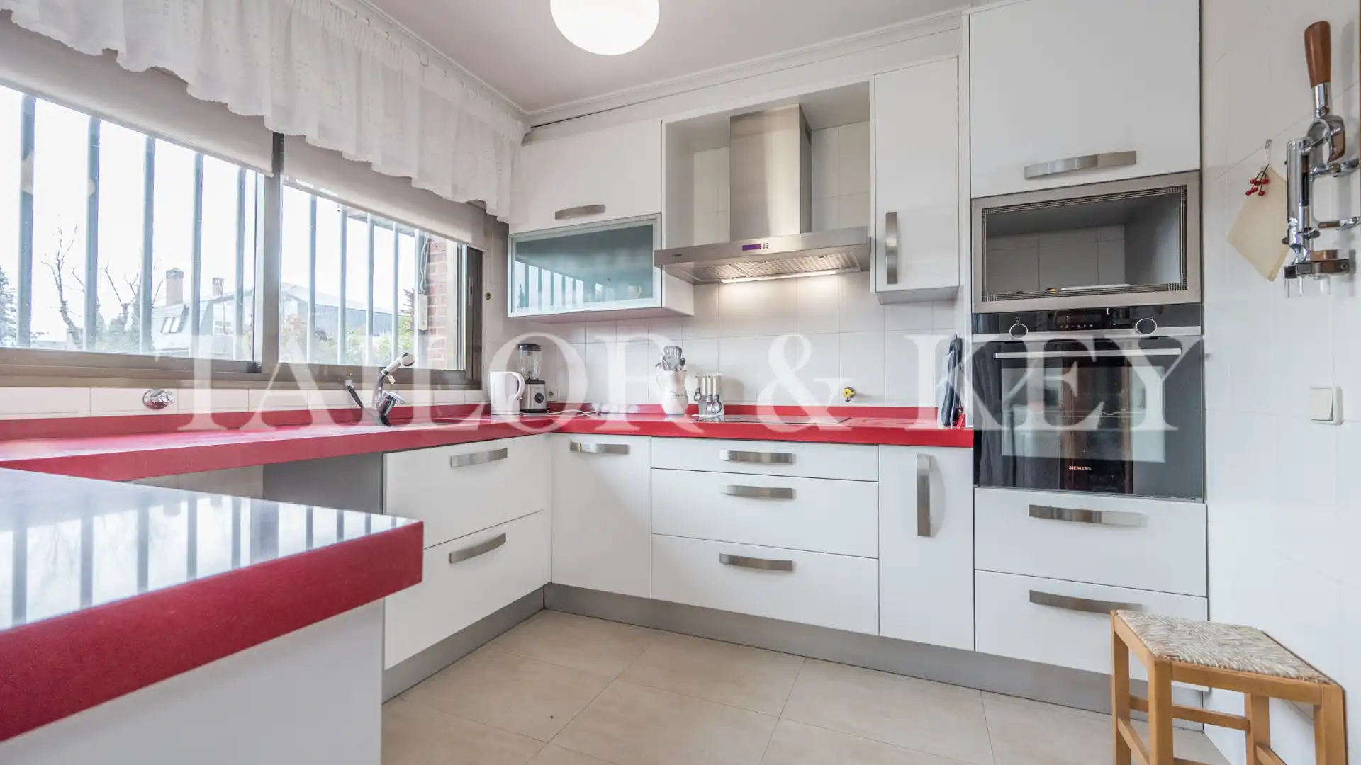 Cocina de Casa o chalet en venta en Pozuelo de Alarcón con Jardín privado, Terraza y Trastero
