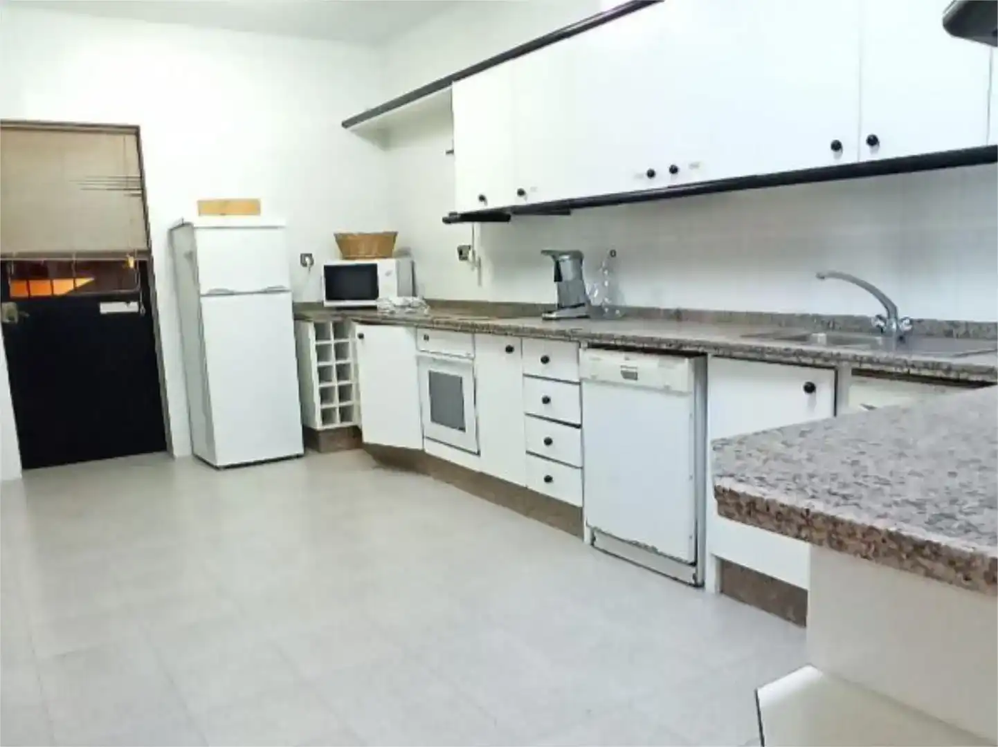 Cuina de Casa adosada en venda en Alcalá de Guadaira amb Aire condicionat