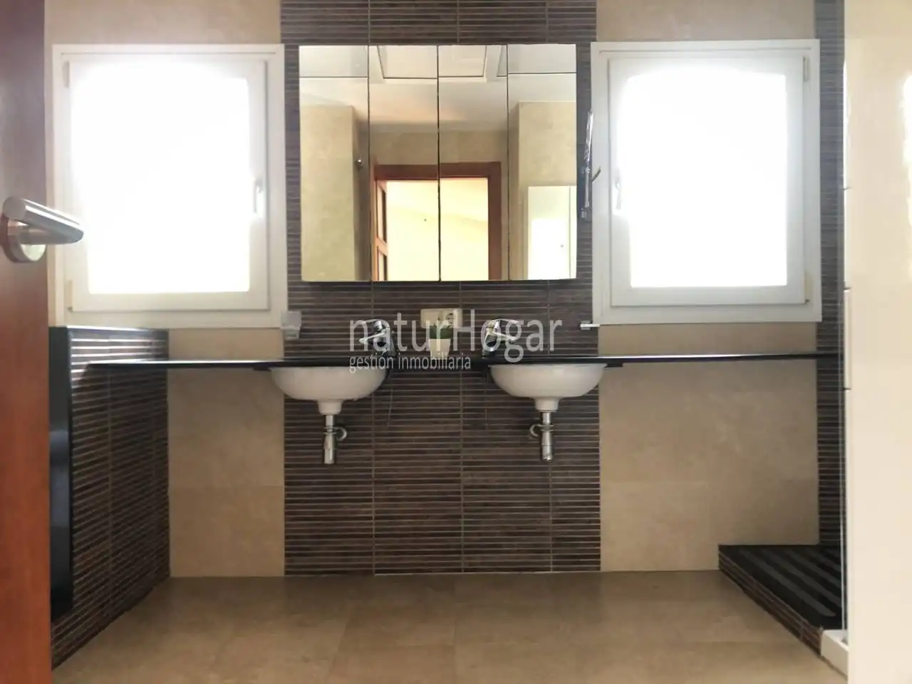 Baño de Casa o chalet de alquiler en Paterna con Aire acondicionado, Calefacción y Jardín privado