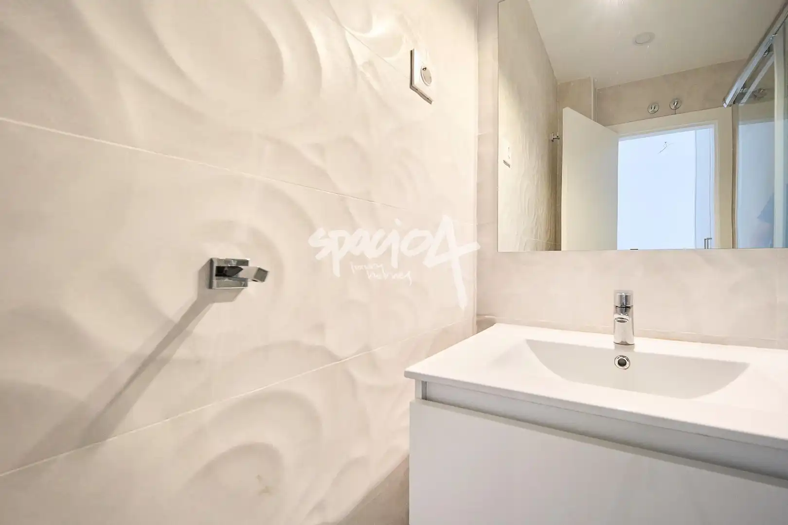 Bany de Apartament en venda en Madrid amb Calefacció i Piscina comunitària