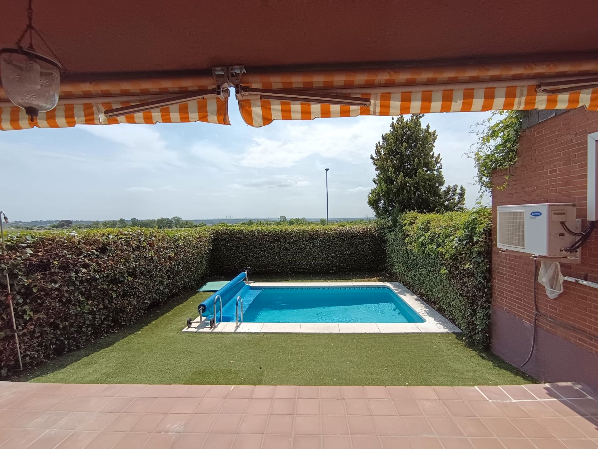 Piscina de Casa adosada de lloguer en Las Rozas de Madrid amb Aire condicionat, Jardí privat i Terrassa