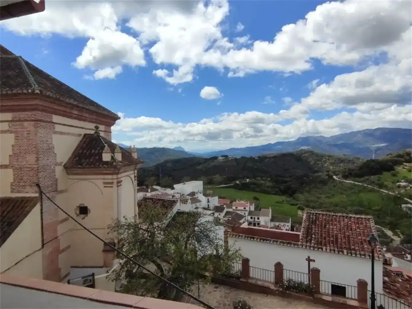 Vista exterior de Casa adosada en venda en Alpandeire amb Aire condicionat, Jardí privat i Parquet