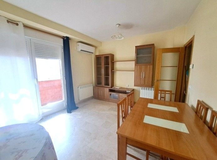 Sala d'estar de Pis de lloguer en Valdepeñas amb Aire condicionat, Calefacció i Terrassa