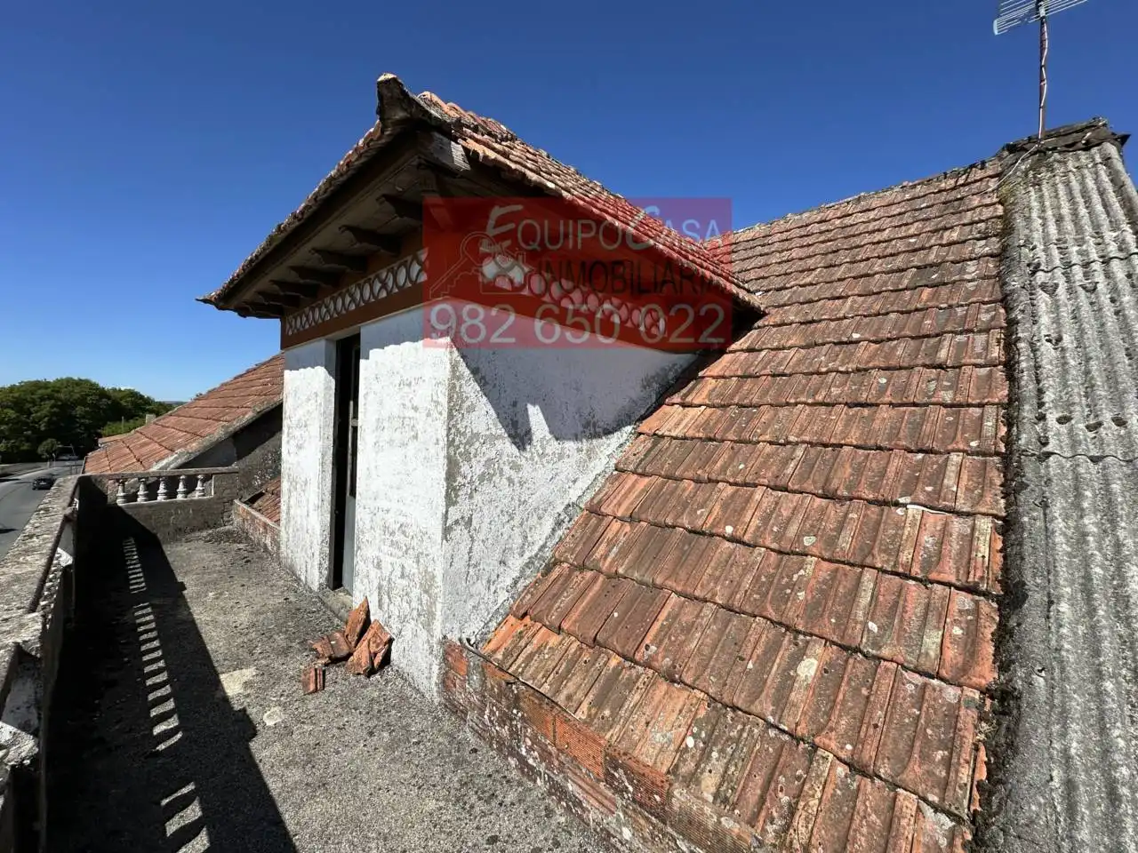 Vista exterior de Casa adosada en venda en Palas de Rei amb Calefacció, Jardí privat i Parquet
