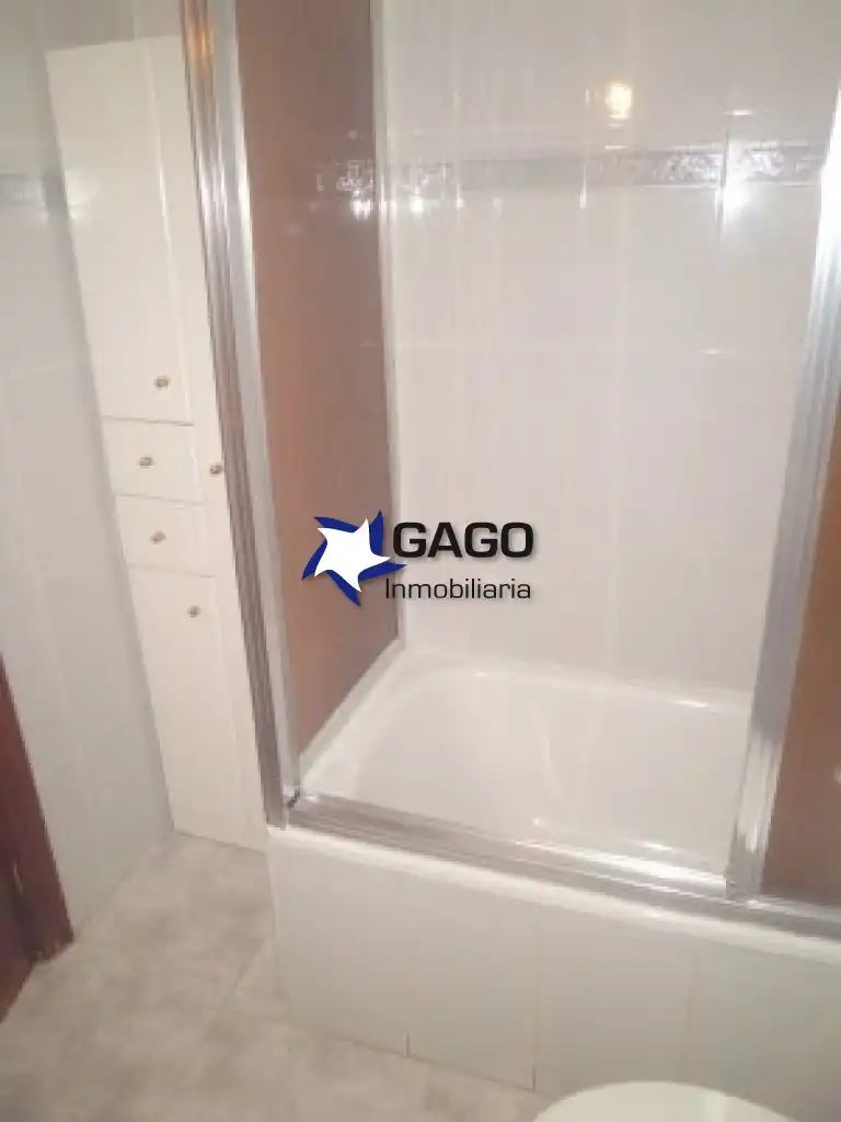Bathroom of Flat for sale in Córdoba  with Air Conditioner, Heating and Terrace